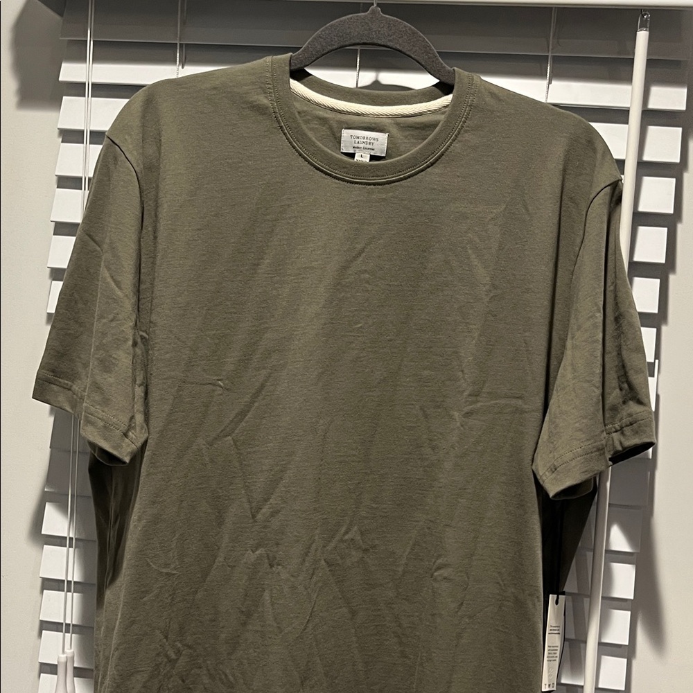 Tomorrows Laundry Mens Dusty Olive Green Modern Essential Tee Size L